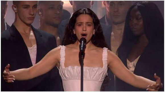 Rosalia en playback ? Elle répond aux rumeurs en concert