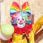 Mask Singer : on a démasqué le Clown sans maquillage, c'est un acteur très connu de la télévision française