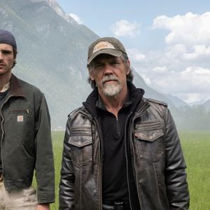 Jacob Elordi et Josh Brolin dans The Dog Stars.