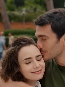 Nouvelle série Netflix : après Emily in Paris, Darren Star change tout… et ça pourrait surprendre