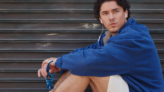Reebok mise sur l'une des nouvelles icônes du style : Belmont Cameli nous présente ses paires de sneakers rétro préférées