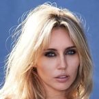 "C'est la même mélodie" : Miley Cyrus a-t-elle vraiment plagié une chanson d'Amanda Lear sur son nouvel album ?