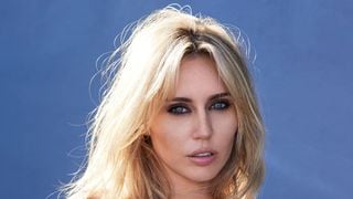 "C'est la même mélodie" : Miley Cyrus a-t-elle vraiment plagié une chanson d'Amanda Lear sur son nouvel album ?