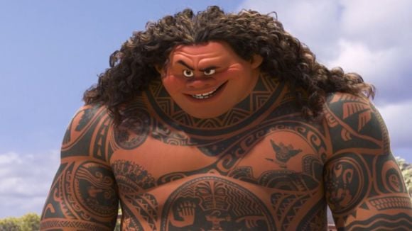 Dwayne Johnson avec des cheveux et un faux ventre, les premières images étonnantes du remake en live-action de Vaiana ont fuité