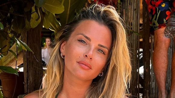 "Tu es de plus en plus canon", Kelly Vedovelli charme ses fans avec ses nouvelles photos de vacances à la plage