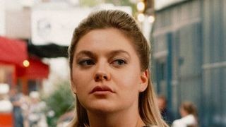 Louane de retour avec "Chiens" : le clip