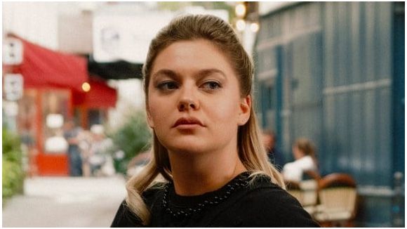 Louane de retour avec "Chiens" : le clip