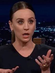 Kaley Cuoco à propos de The Big Bang Theory : "J'essayais désespérément de maintenir ce groupe soudé, et nous nous aimions tous vraiment, mais ça a duré douze ans"