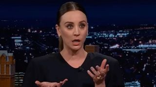 Kaley Cuoco à propos de The Big Bang Theory : "J'essayais désespérément de maintenir ce groupe soudé, et nous nous aimions tous vraiment, mais ça a duré douze ans"