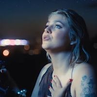 Louane vise "Les étoiles" : le clip !