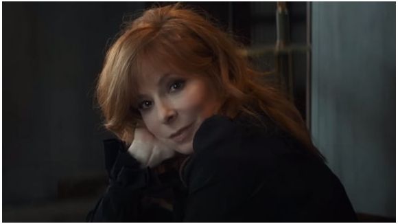 Mylène Farmer veut "Rallumer les étoiles" : le clip