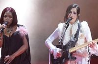 Theodora et Oklou reprennent "Get Back" des Beatles à Cannes.