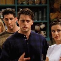 20 ans après la fin de Friends, cet acteur adoré des fans en a marre qu'on lui crie à la figure cette réplique culte, "C'est parfois surprenant..."