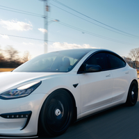 Il active le pilote automatique de sa Tesla et fait une sieste de 40 kilomètres, sans savoir que la police le suit : il fait désormais face à des poursuites judiciaires