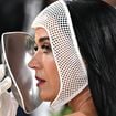 Katy Perry au MET Gala avec un gant à six doigts : l'explication géniale de sa tenue