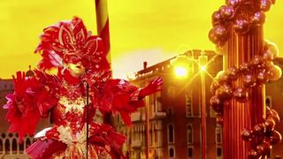 Mask Singer 2026 : les internautes pensent avoir démasqué La Vénitienne, une imitatrice qui a fait ses armes dans The Voice