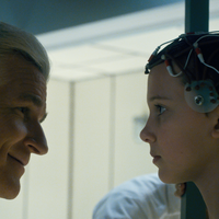 Matthew Modine a rencontré Millie Bobby Brown lorsqu'elle avait 11 ans et a été immédiatement conquis par elle : 9 ans plus tard, il a célébré lui-même son mariage