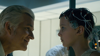 Matthew Modine a rencontré Millie Bobby Brown lorsqu'elle avait 11 ans et a été immédiatement conquis par elle : 9 ans plus tard, il a célébré lui-même son mariage