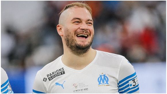 Jul en concert en Suède ? Des fans se trompent !