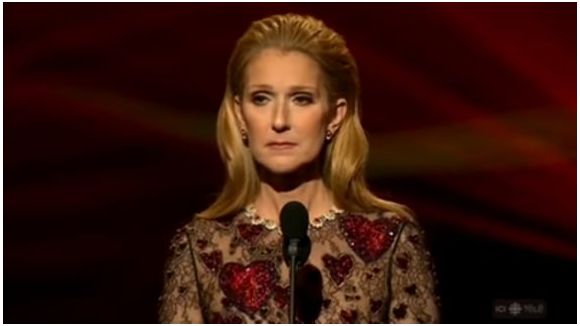 Céline Dion chante "Avec le temps" pour René