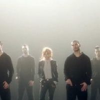 Mylène Farmer prend "Du temps" dans son clip