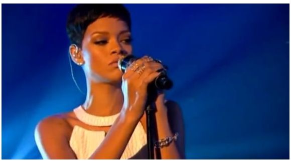 Rihanna en live sur "Stay" et "We Found Love"