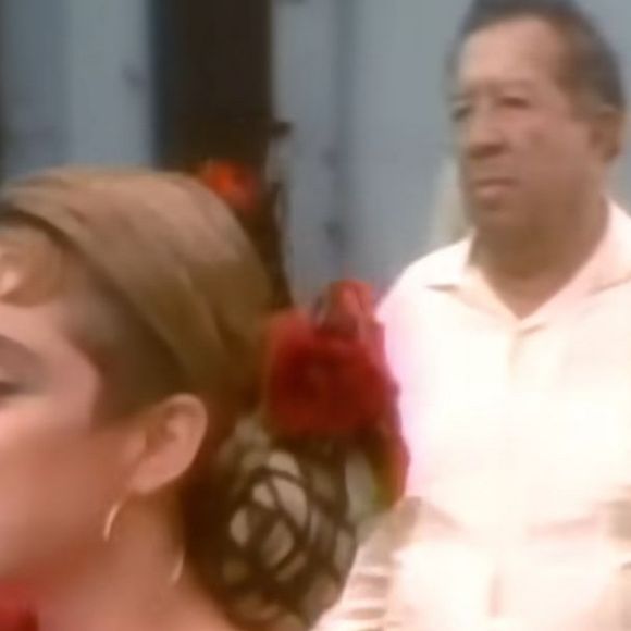 Benicio del Toro dans le clip La Isla Bonita de Madonna