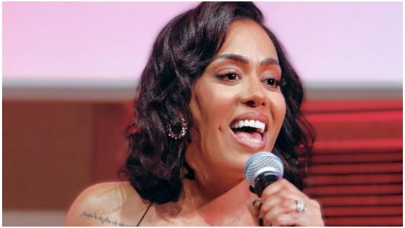 Amel Bent tease sa nouvelle chanson !