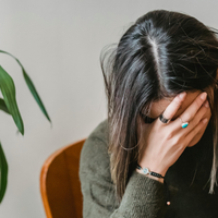 Malheureux de la vingtaine à la retraite : comment la génération Z a dangereusement modifié la courbe du bonheur