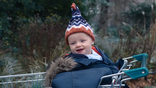 Vous trouvez ce bébé bizarre dans la nouvelle série de Netflix ? Il y a une très bonne explication