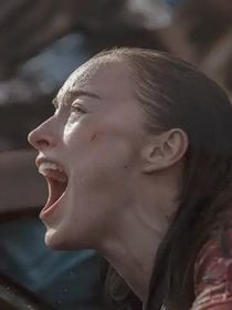 Phoebe Dynevor a vécu le pire tournage de sa vie pour ce nouveau film Netflix noté 23% seulement