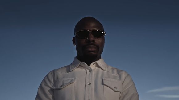 Le clip de Worship par Asake et DJ Snake