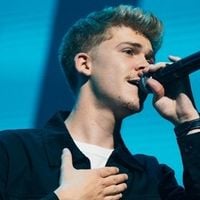 Charles Doré : un clip avec ses fans