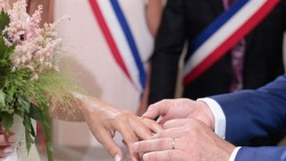 Mariés au premier regard : malaise, il se trompe et tombe sous le charme de la témoin de sa future femme !