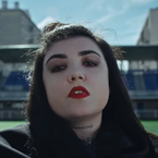 Hoshi dégaine son nouveau clip "Bonjour docteur"