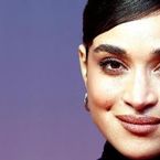 "Des ressemblances flagrantes": Camélia Jordana accusée de plagiat
