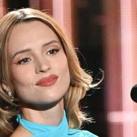 Angèle reprend du rap français grâce aux IA !