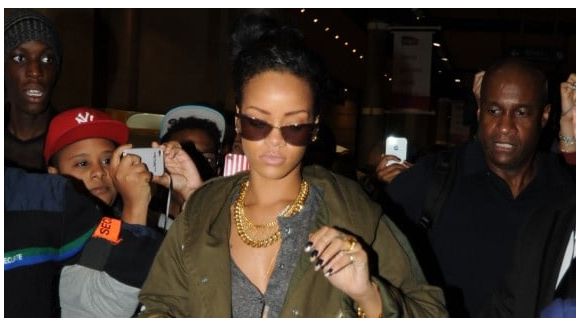 Rihanna s'énerve sur Twitter après une émeute