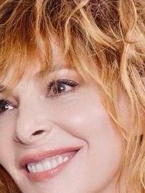 5,5 millions d'entrées : Mylène Farmer choisit le réalisateur derrière le succès surprise de l'été pour son nouveau clip