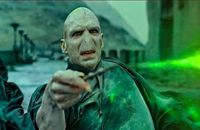 "Ça pouvait être vraiment chi*nt" : vous ne verrez plus jamais Voldemort (Harry Potter) de la même façon après cette révélation sur son costume