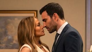 Office Romance (Netflix) : Jennifer Lopez embrasse-t-elle mal au cinéma ? Brett Goldstein avoue tout