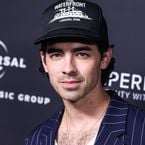 Le premier album de ce chanteur a été un tel flop qu'il a entamé une thérapie pour s'en remettre, "j'ai pleuré pendant une heure"