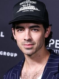 Le premier album de ce chanteur a été un tel flop qu'il a entamé une thérapie pour s'en remettre, "j'ai pleuré pendant une heure"