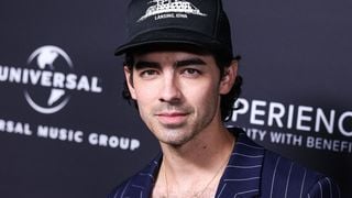 Le premier album de ce chanteur a été un tel flop qu'il a entamé une thérapie pour s'en remettre, "j'ai pleuré pendant une heure"