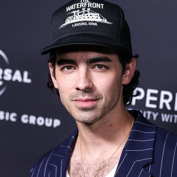 Le premier album de ce chanteur a été un tel flop qu'il a entamé une thérapie pour s'en remettre, "j'ai pleuré pendant une heure"
