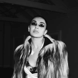 Charli xcx : on a classé tous ses albums, du pire au meilleur !