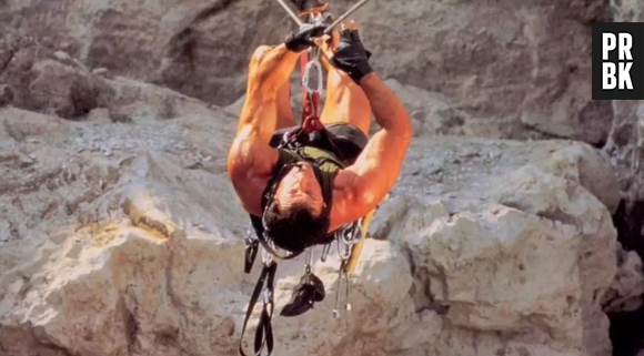 Sylvester Stallone dans Cliffhanger, un film qui figure dans le Guinness Book pour une cascade