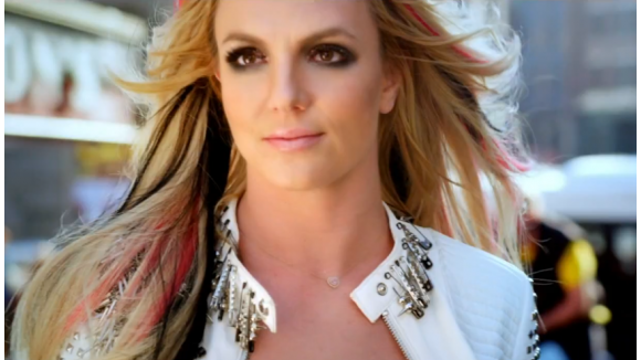 Britney Spears tacle (encore) les paparazzis