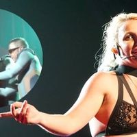 Britney Spears : sa tenue craque sur scène !
