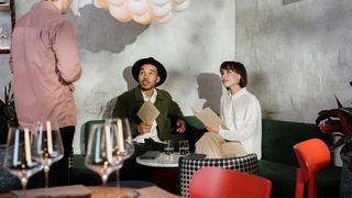 C'est LA tendance à la mode chez les jeunes sur Tinder : les rencontres sans la moindre goutte d'alcool